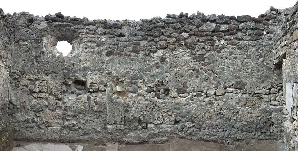V.1.7 Pompeii. March 2009. Room 25, Hollow wall for ducting hot air.