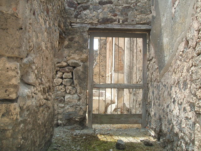 V.1.9 Pompeii. December 2006. Side wall on west side of Vicolo di Cecilio Giocondo. V.2