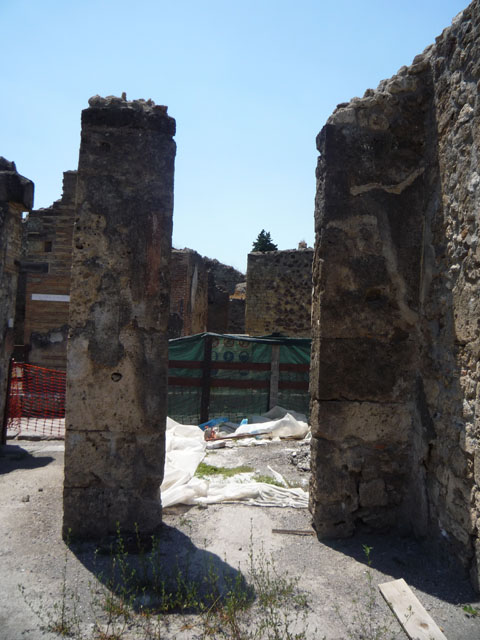 V.1.15 Pompeii. March 2009. Site of oven, bombed in 1943. Prior to installing the oven, this would have been the West Portico for the small garden.