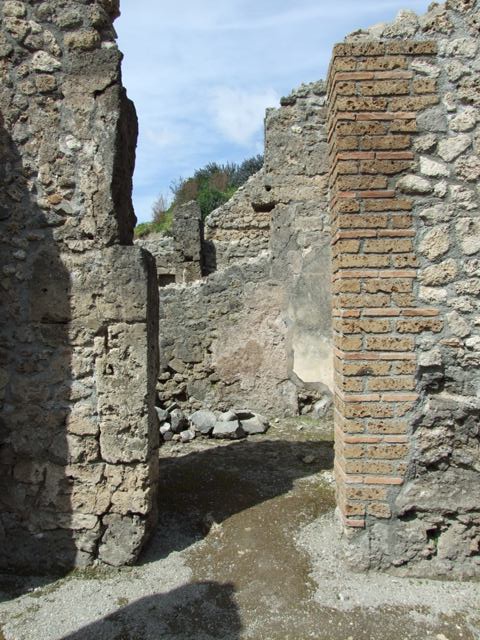 V.1.15 Pompeii. December 2007. Large oven in south east corner.