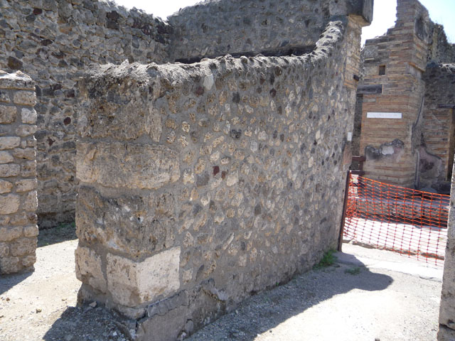 V.1.15 Pompeii. December 2006.  Impluvium.