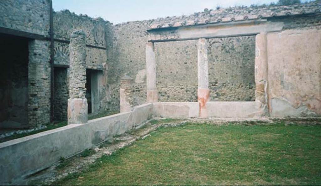 V.1.18 Pompeii. May 2012. Looking north-east across peristyle “i”. Photo courtesy of Buzz Ferebee.
