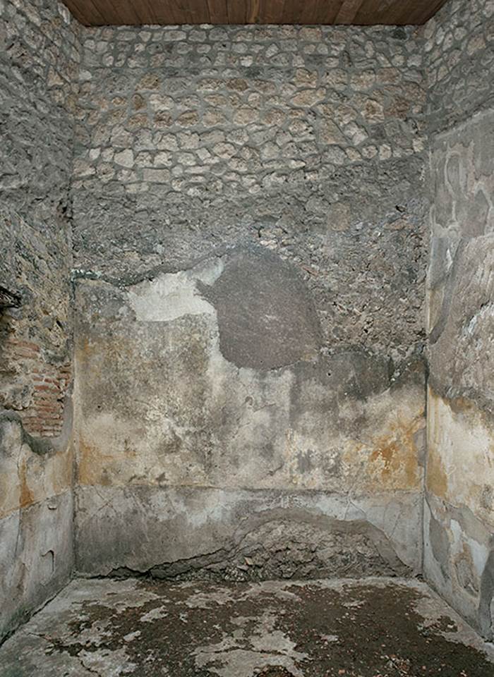 V.1.18 Pompeii. 2012. Room “d”. Photo by Hans Thorwid.
“West wall in 2012. Restored parts of the wall photographed and merge with the lower part and floor line of earlier photos from 2005-07.”
Photo and words courtesy of The Swedish Pompeii Project.