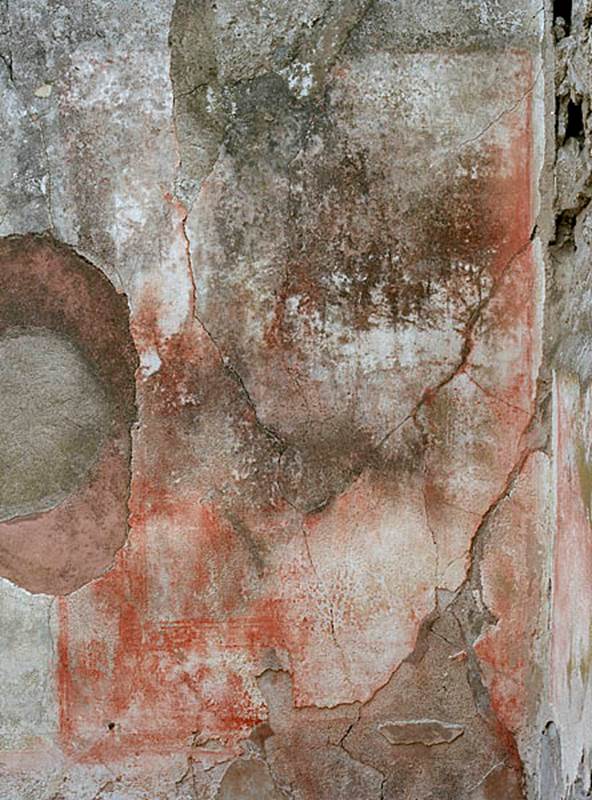 V.1.18 Pompeii. c.2012.
Detail from west wall of Ala “e”. Photo by Hans Thorwid.
Photo courtesy of The Swedish Pompeii Project.