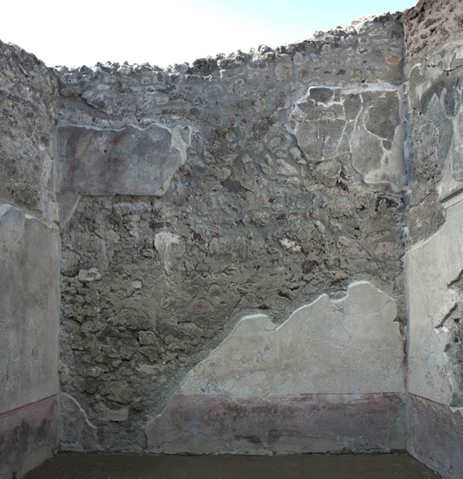 V.1.26 Pompeii. c.2003-07. Room “d”, north wall. Photo by Hans Thorwid.
Photo courtesy of The Swedish Pompeii Project.