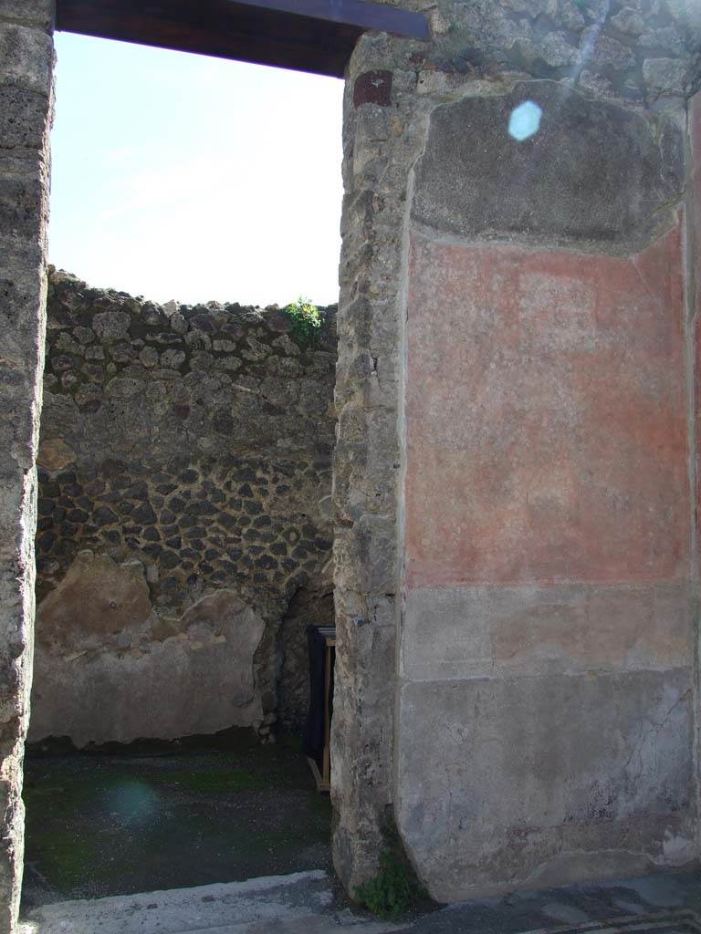 V.1.26 Pompeii. March 2009. Room “f”, doorway in south wall of atrium.
According to Niccolini, on the walls of the atrium in the south-west corner were two paintings.
On the west wall was a painting of Ulysses and Penelope.
On the south wall, above on the right of the doorway, was a theatrical scene.
See Niccolini F, 1890. Le case ed i monumenti di Pompei: Volume Terzo. Napoli.