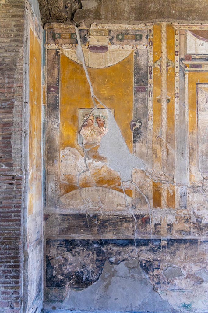 V.1.26 Pompeii. October 2023.
Room “i”, east end of south wall of tablinum. Photo courtesy of Johannes Eber.