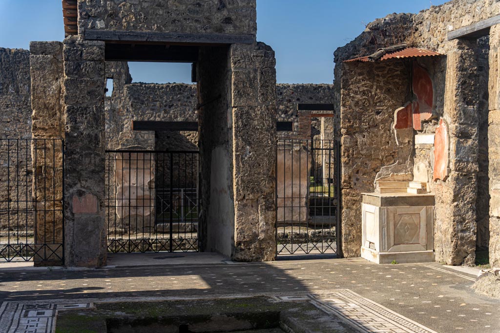 V.1.26 Pompeii. October 2023. 
Looking west across atrium towards entrance doorway, and doorway into V.1.25, centre right. Photo courtesy of Johannes Eber.
