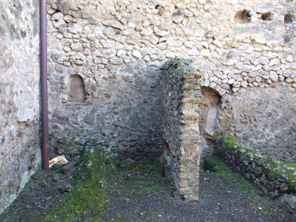 V.2.1 Pompeii. March 2009. Room 10, kitchen, and room 11, latrine. (BdI room no �v�, for both, described as �kitchen, latrine and fusorium�).