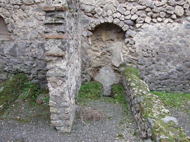 V.2.1 Pompeii. May 2005. Room 14, Garden area.