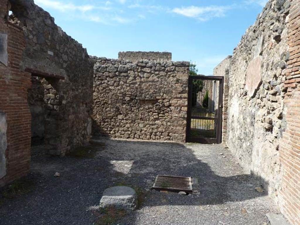 V.2.1 Pompeii. September 2015. Looking north.