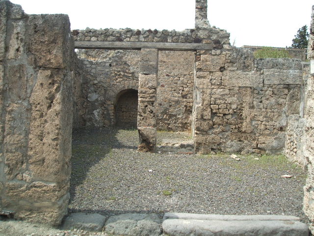 V.2.3 Pompeii.  March 2009.  Looking north to Rear room.