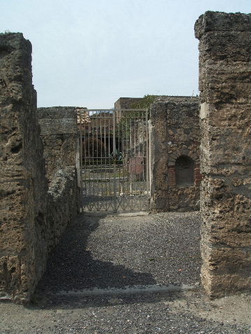 V.2.4 Pompeii. December 2007. Entrance.