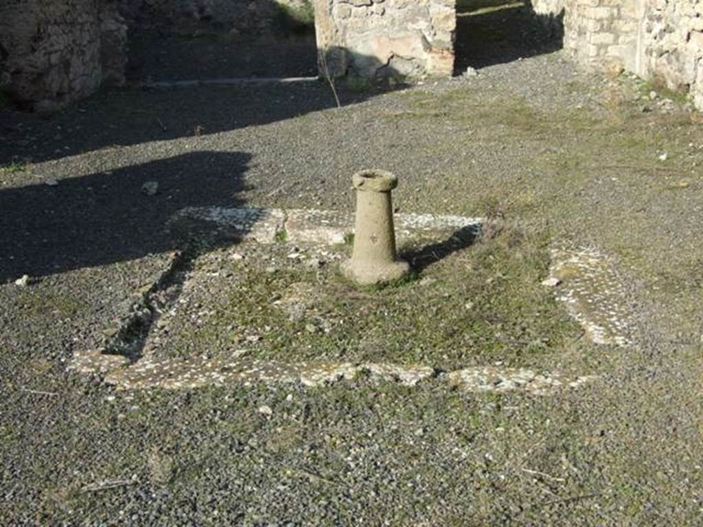 V.2.7 Pompeii. December 2007. Room 1, impluvium in atrium.
According to PPM quoting Mau, �the atrium would have been decorated in III style with a black zoccolo/dado at 1.50m high divided by means of white lines. The impluvium was covered with cocciopesto with rows of white tesserae.�
(BdI, 1894, p.40).

