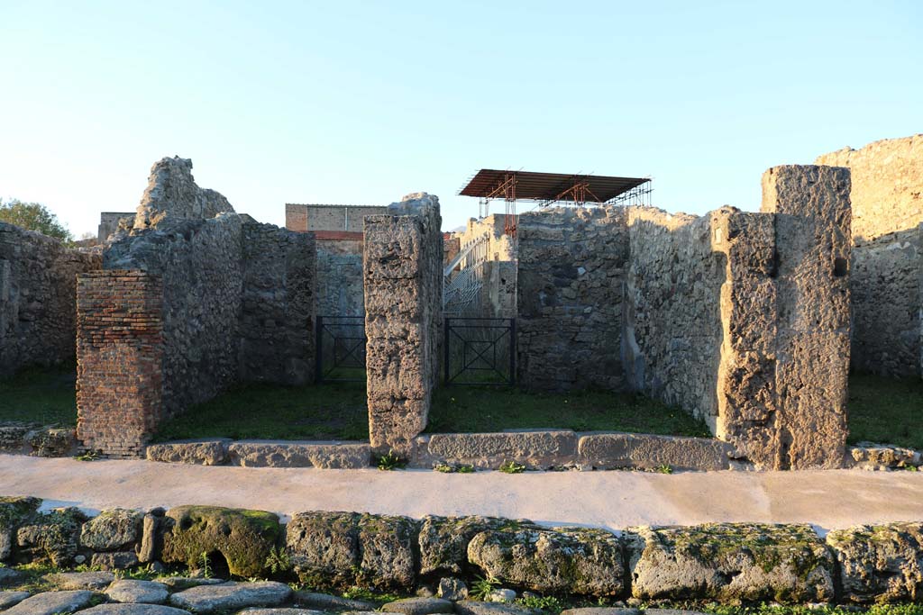 V.2.10, Pompeii, centre left, December 2018. Looking north to entrance, with V.2.11, centre right. Photo courtesy of Aude Durand.