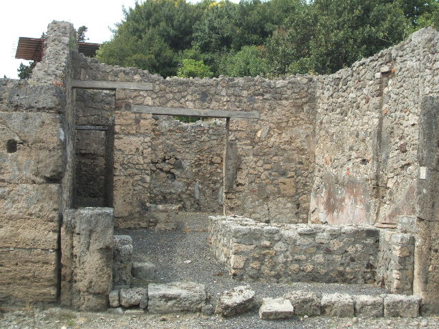 V.2.13 Pompeii, March 2009. East wall.