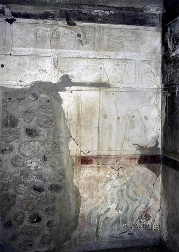 V.2.h Pompeii. Room I, north wall, east end.
Photo by W. Ehrhardt. Photo © Deutsches Archäologisches Institut, Abteilung Rom, Arkiv.
See http://arachne.uni-koeln.de/item/bauwerksteil/3379
