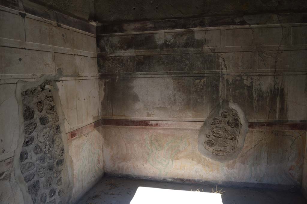 V.2.h Pompeii. October 2017. Room “i”, looking towards north wall, north-east corner, and east wall.
Foto Taylor Lauritsen, ERC Grant 681269 DÉCOR.