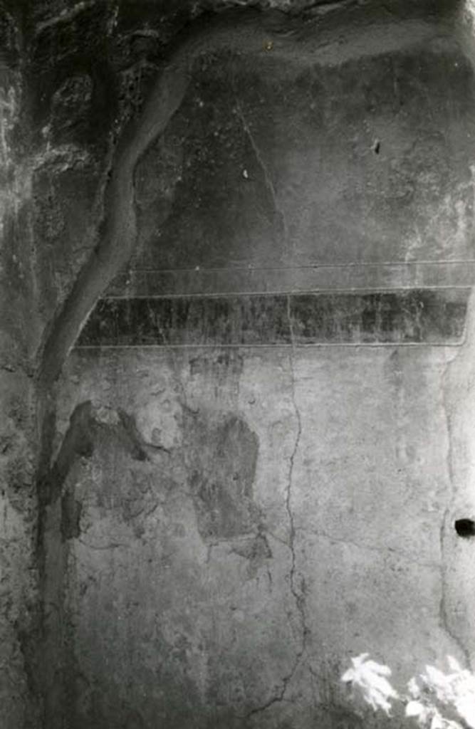V.2.h Pompeii. 1968. Room “i”, entrance W wall, left of door.
Photo courtesy of Anne Laidlaw.
American Academy in Rome, Photographic Archive. Laidlaw collection _P_68_7_10.