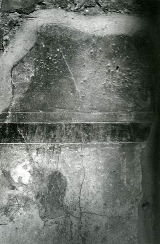 V.2.h Pompeii. 1972. Room “i”, entrance W wall, left of door.
Photo courtesy of Anne Laidlaw.
American Academy in Rome, Photographic Archive. Laidlaw collection _P_72_20_33.