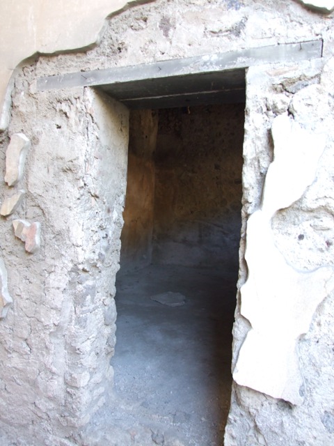 V.2.i Pompeii. March 2009. Room 3a, Looking east.