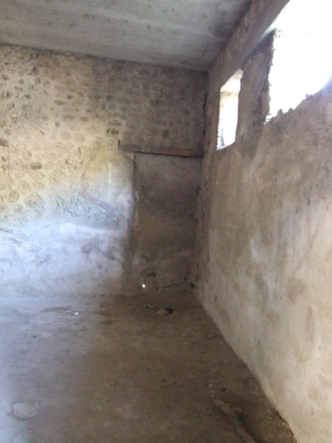 V.2.i Pompeii. December 2007. Room 3. Entrance..