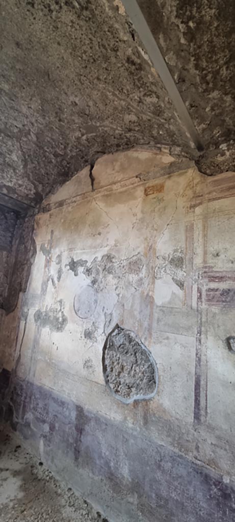 V.2.i Pompeii. December 2023.
Room 4, south wall. Photo courtesy of Miriam Colomer.