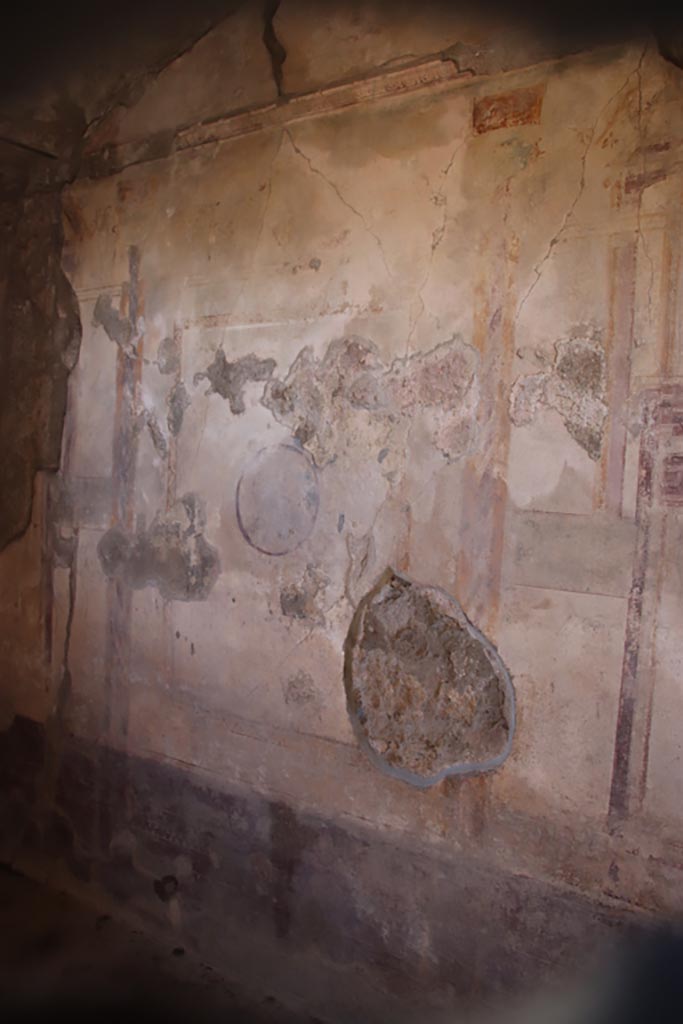 V.2.i Pompeii. October 2023. Room 4, south wall. Photo courtesy of Klaus Heese.