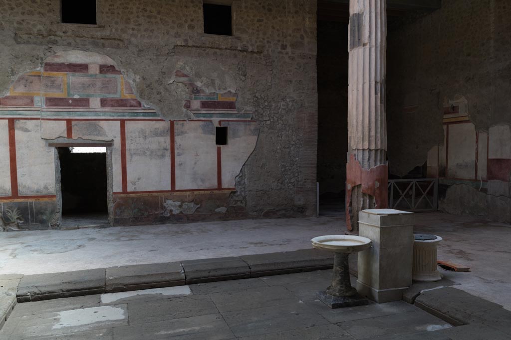 V.2.i Pompeii. March 2023.
Room 1, looking east across atrium towards doorway to room 4, on left, and to east ala 5, in south-east corner, on right.
Photo courtesy of Johannes Eber.