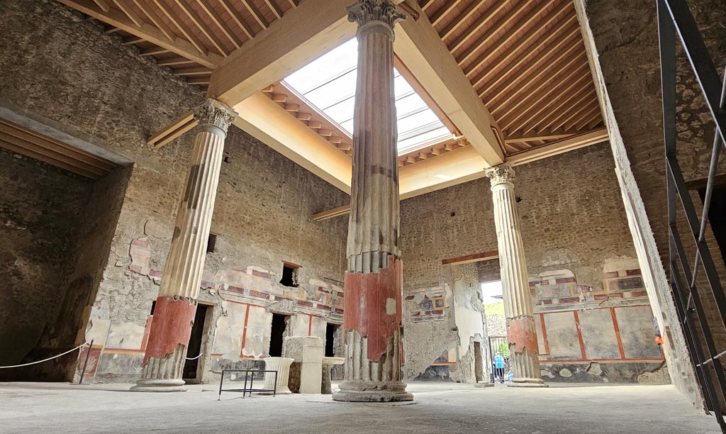 V.2.i Pompeii. December 2023.
Looking north-west across atrium from south-east corner outside of east ala 5. Photo courtesy of Miriam Colomer.
