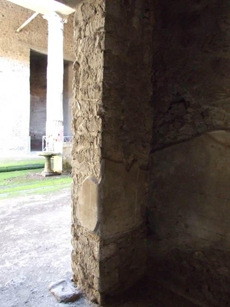 V.2.i Pompeii. March 2009. Room 2b, South east corner and doorway to atrium.