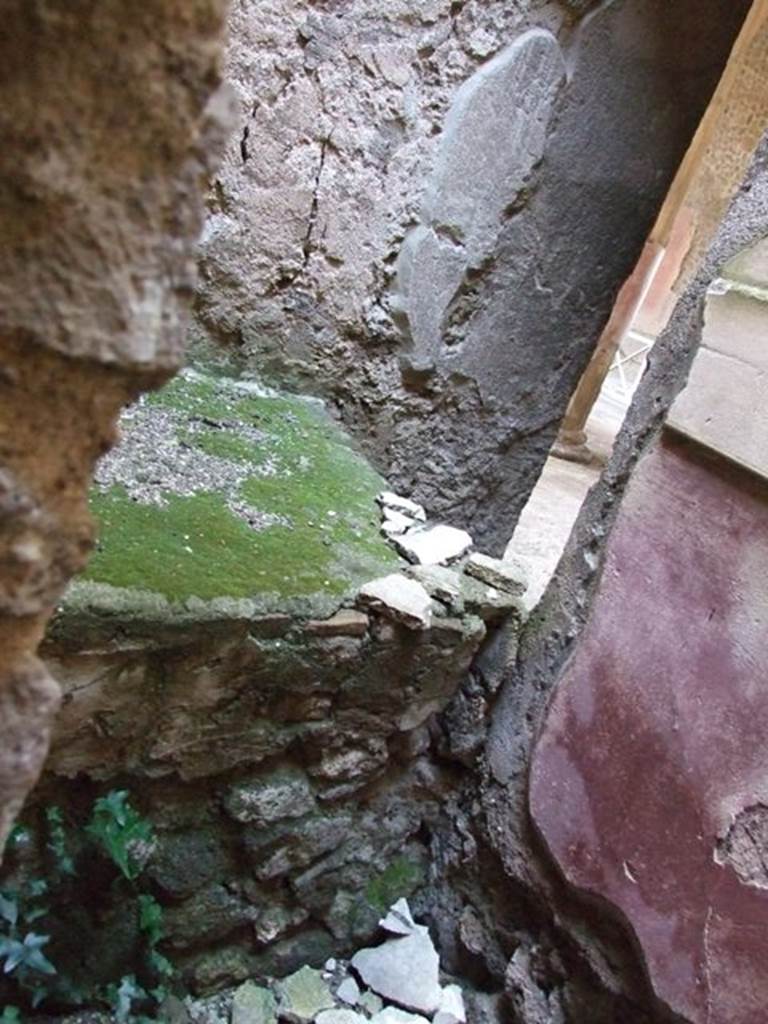 V.2.i Pompeii. March 2009. Room 2b, Looking east in cupboard under stairs, towards landing of staircase in Room 2c.