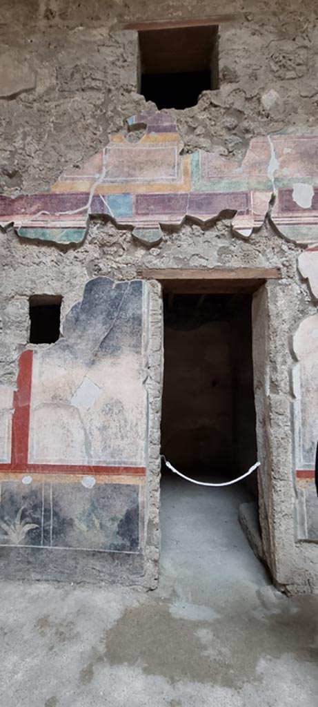 V.2.i Pompeii. December 2023.
Room 2c, doorway on west side of atrium. Photo courtesy of Miriam Colomer.