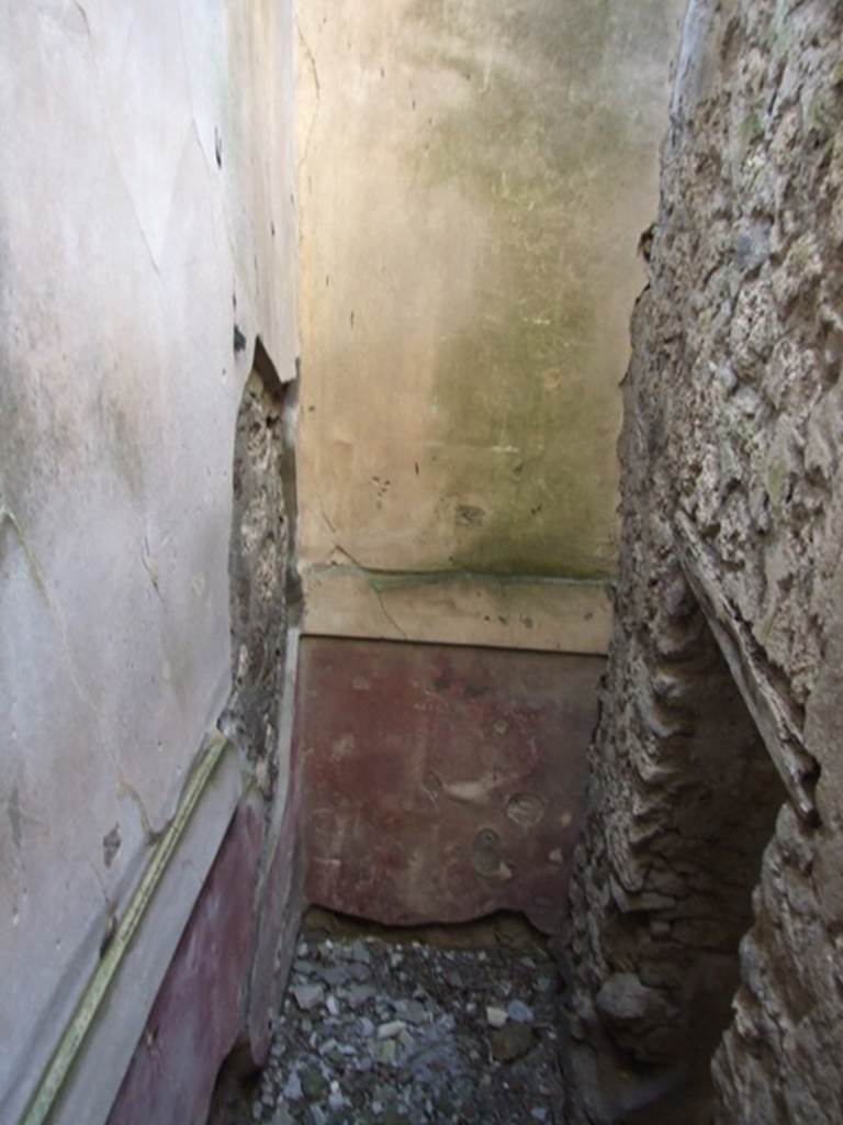 V.2.i Pompeii. March 2009. Looking west from stairs to cupboard or recess, with doorway from Room 2b.