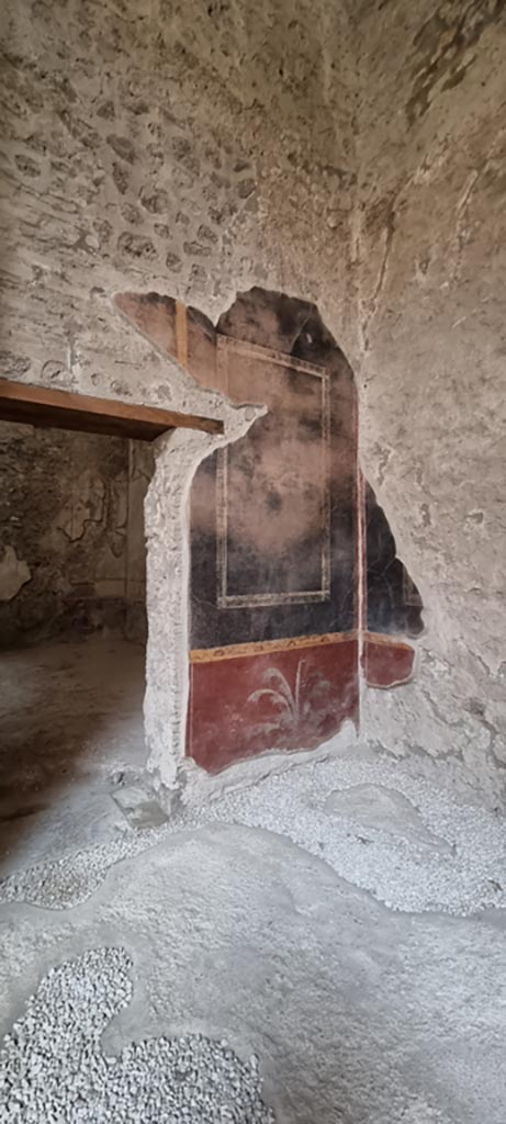 V.2.i Pompeii. December 2023.
Room 8, south wall with doorway into room 9. Photo courtesy of Miriam Colomer.