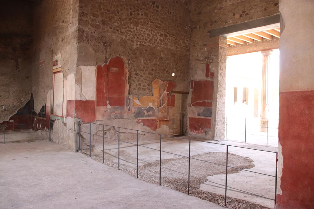 V.2.i Pompeii. October 2023. Tablinum 7 on south side of atrium, looking towards east wall. Photo courtesy of Klaus Heese.