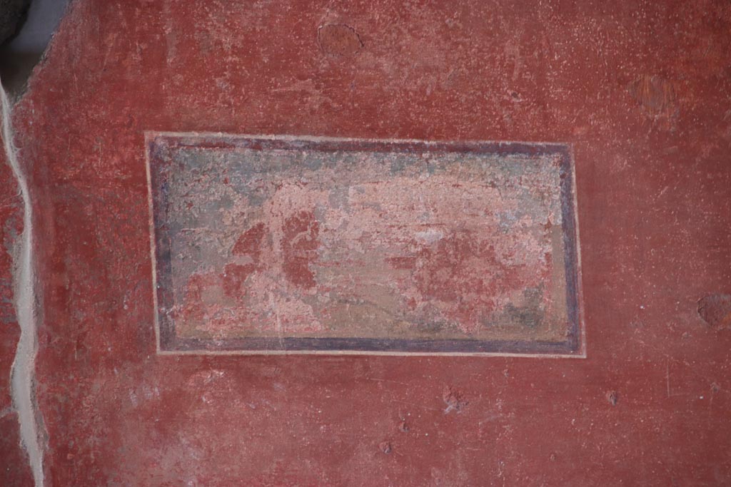 V.2.i Pompeii. October 2023. Tablinum 7, detail of painted panel on east wall at north end. Photo courtesy of Klaus Heese.