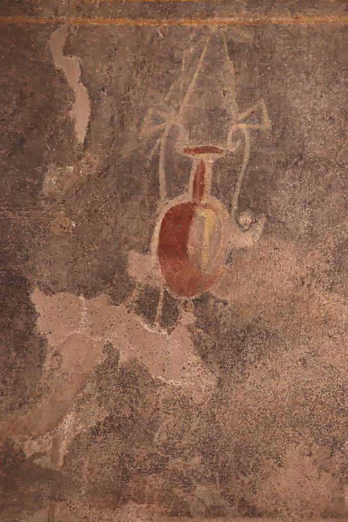 V.2.i Pompeii. October 2023.
Tablinum 7, detail from zoccolo with black panel on lower south end of west wall.
Photo courtesy of Klaus Heese.