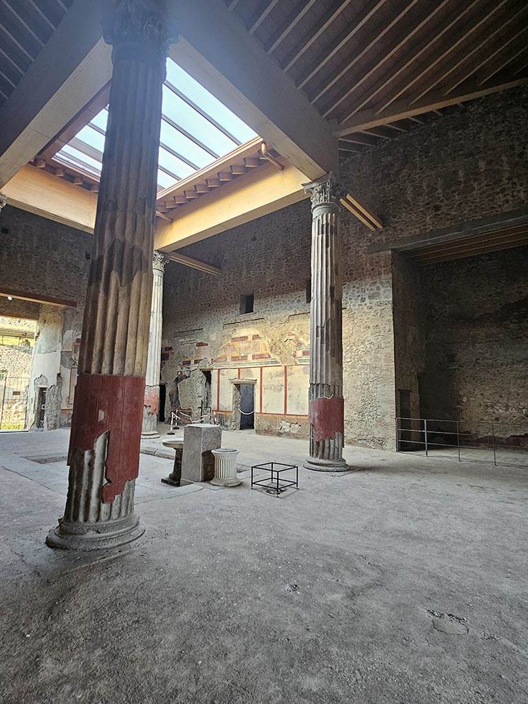 V.2.i Pompeii. November 2024.
Looking north-east across impluvium in atrium from south-west corner near west ala 8.
Photo courtesy of Annette Haug.