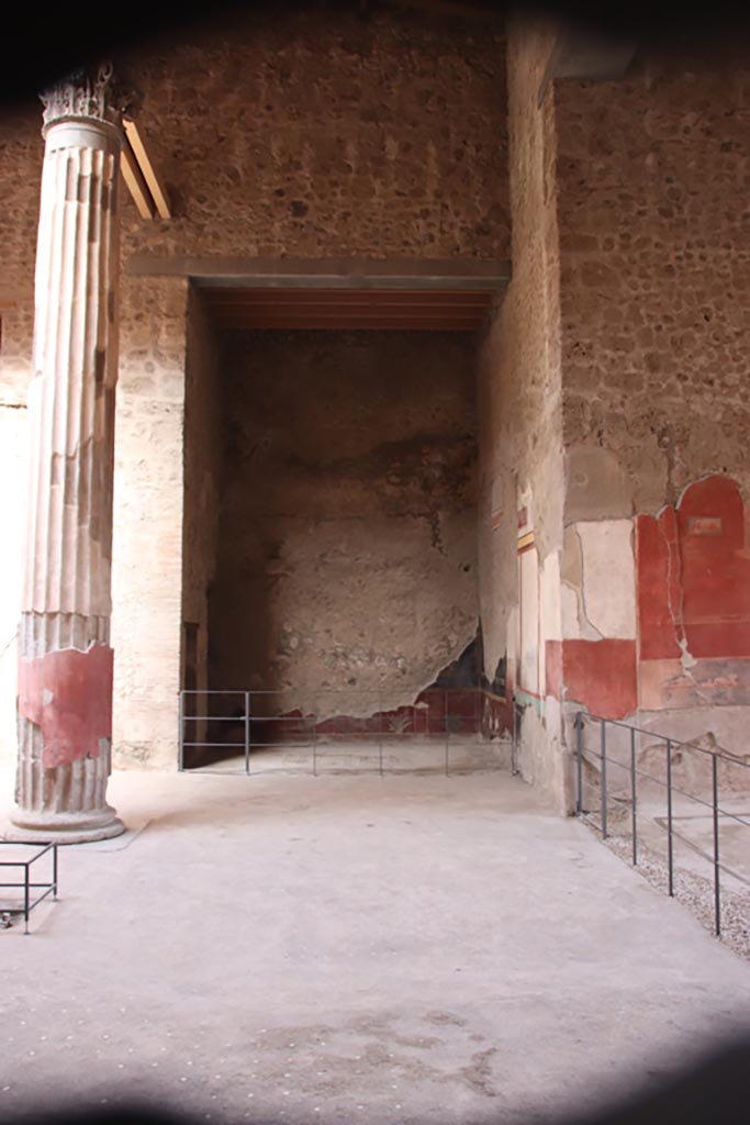 V.2.i Pompeii. October 2023.
Room 1, looking east across south side of atrium towards east ala 5, from west ala 8.
The tablinum is on the right. Photo courtesy of Klaus Heese.