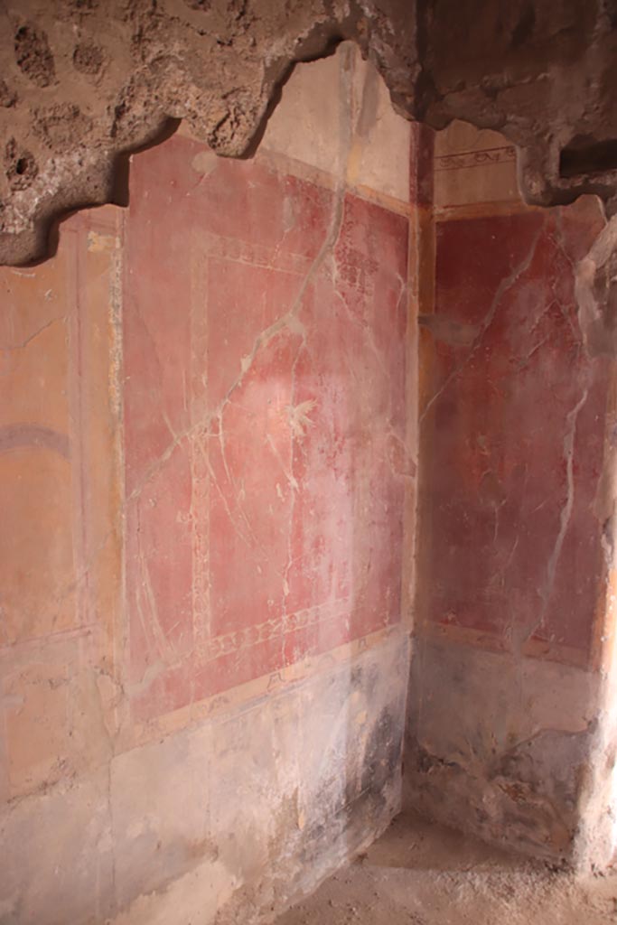 V.2.i Pompeii. October 2023.
Corridor 10, looking towards south end of east wall. Photo courtesy of Klaus Heese.