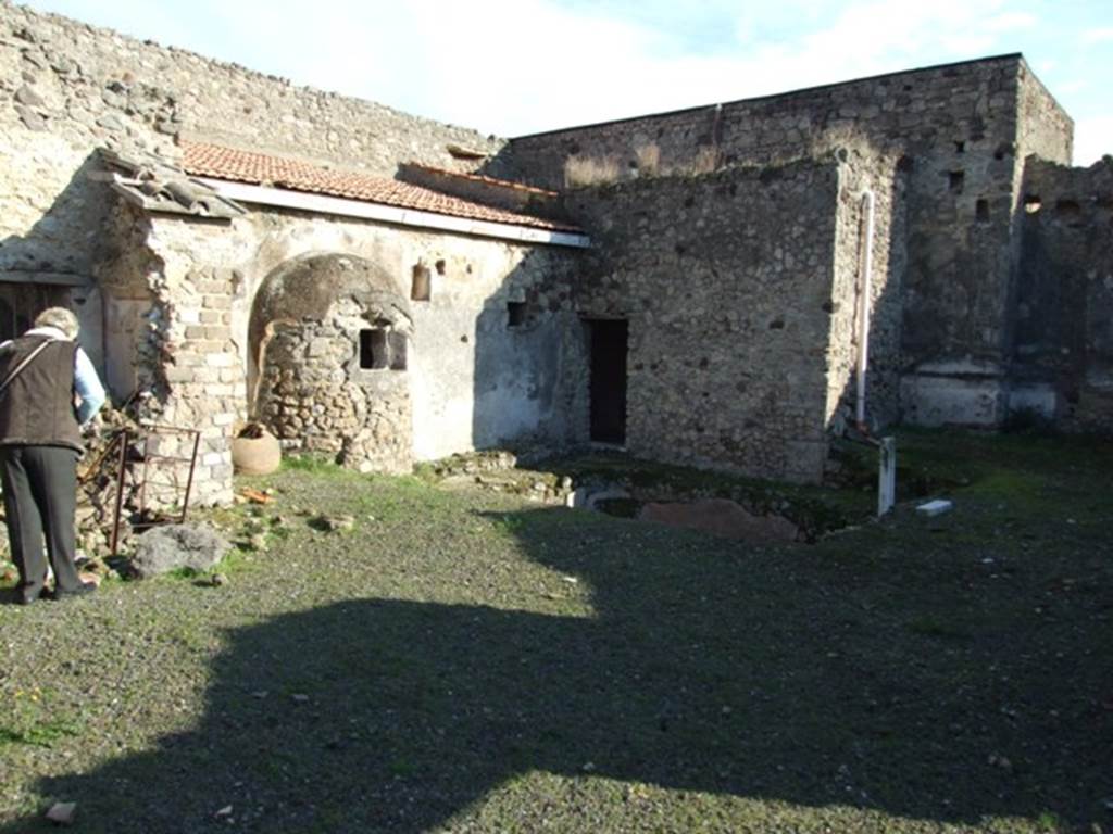 V.2.i Pompeii. December 2007. Room 12. Garden area looking south towards baths area with latrine on left.