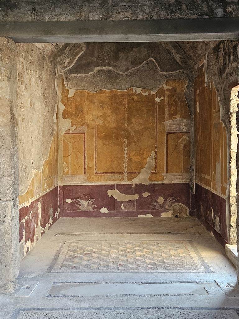 V.2.i Pompeii. November 2024.
Room 14, looking west, with doorway from garden area, on right. Photo courtesy of Annette Haug.