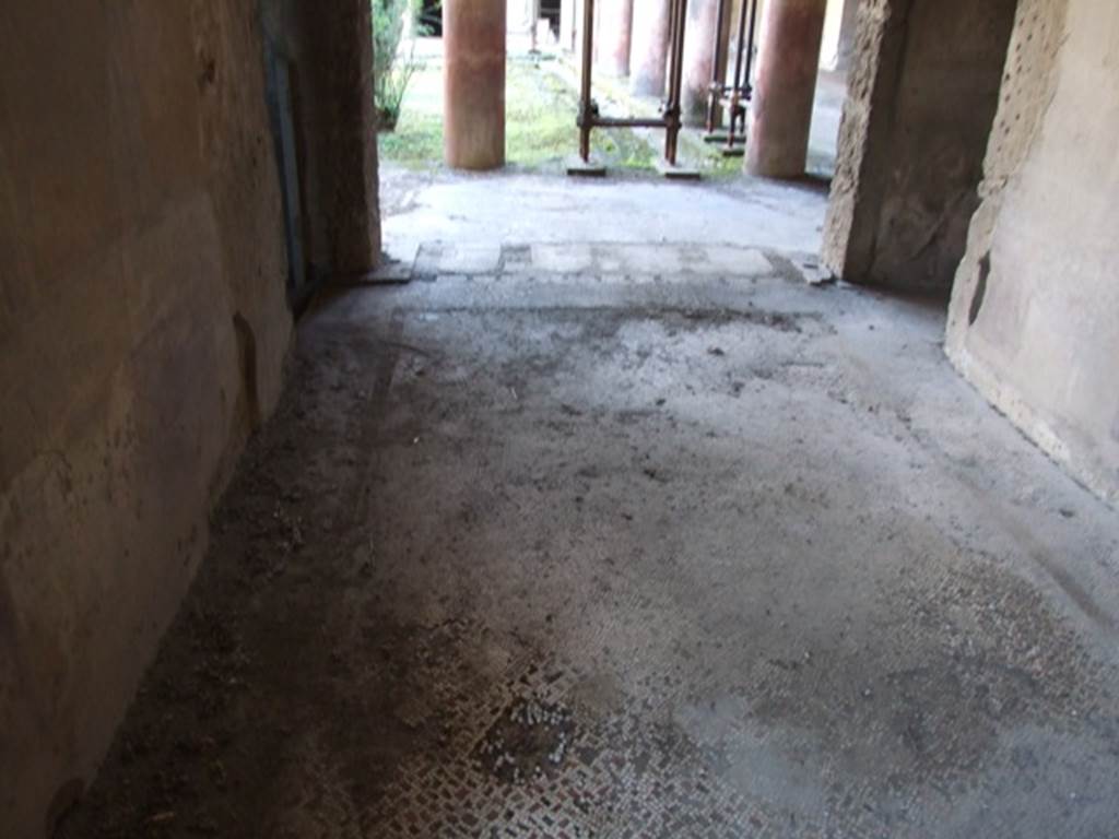 V.2.i Pompeii. December 2007.
Room 14, looking east from west end towards peristyle across antecamera of apodyterium or dressing room.