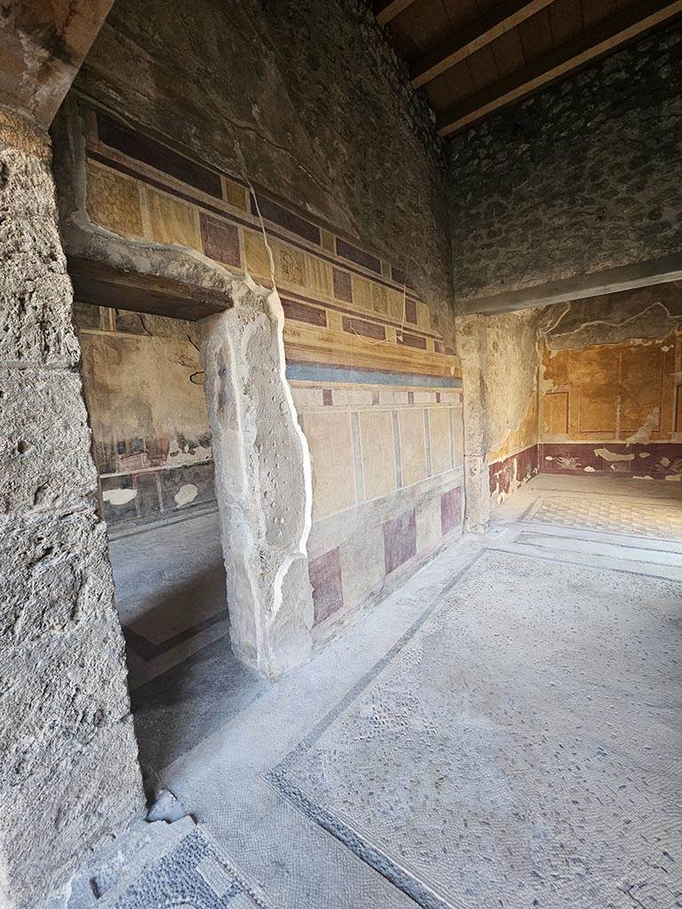 V.2.i Pompeii. November 2024.
Room 14, south wall of antecamera, with doorway to triclinium/oecus 16. Photo courtesy of Annette Haug.