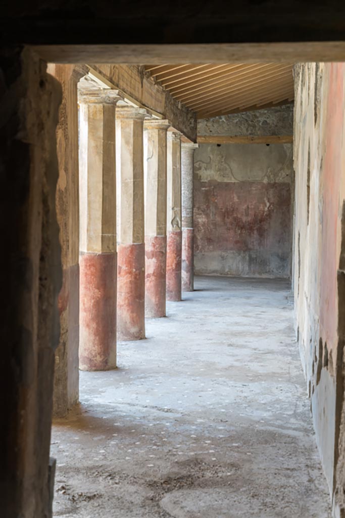 V.2.i Pompeii. March 2023.
Room 23, looking south along west portico. Photo courtesy of Johannes Eber.
