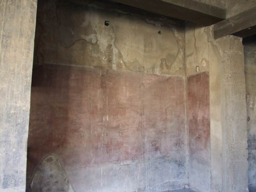 V.2.i Pompeii. December 2007. Small passage leading directly from Room 17 to Room 18, on south west corner of peristyle.
