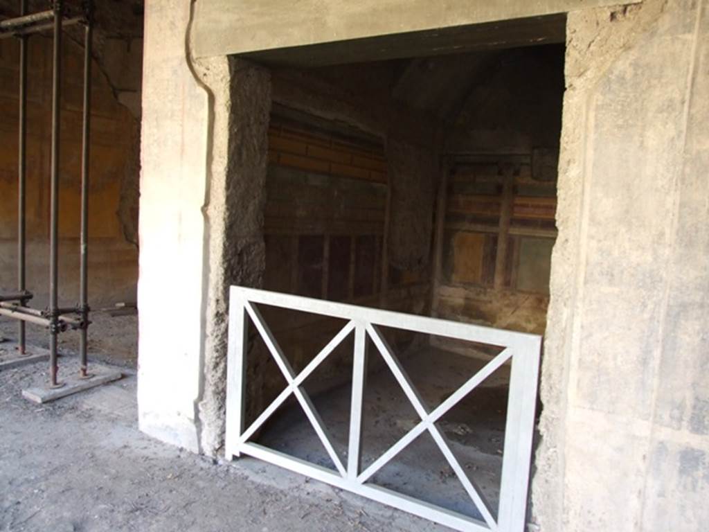 V.2.i Pompeii. December 2007. Room 18. Bedroom or small dining room?