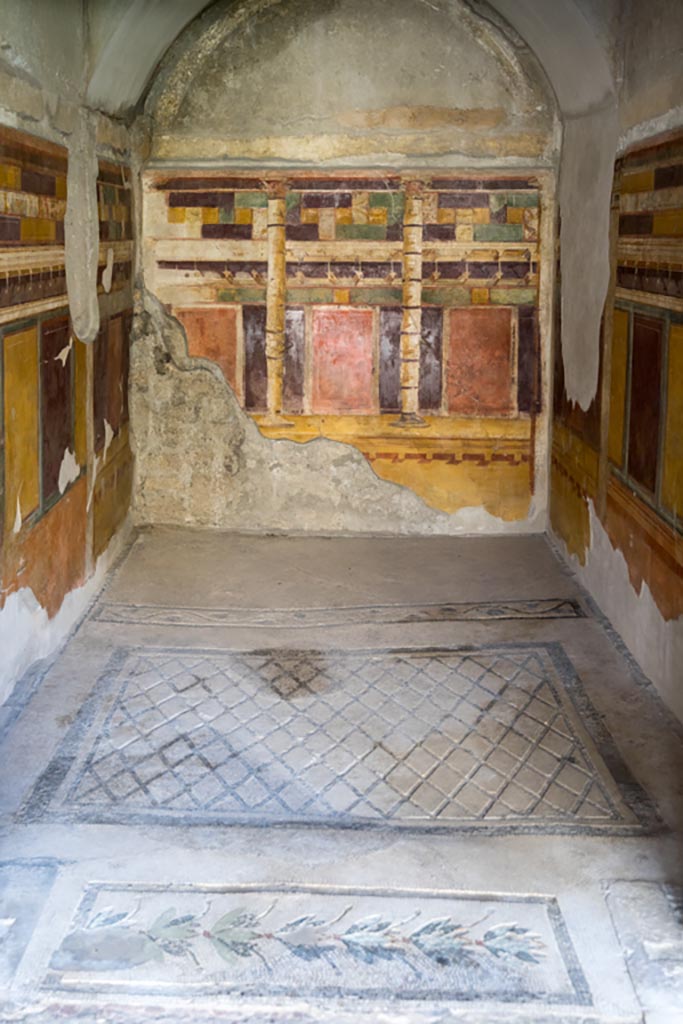 V.2.i Pompeii. March 2023.
Room 20, looking south from doorway. Photo courtesy of Johannes Eber.