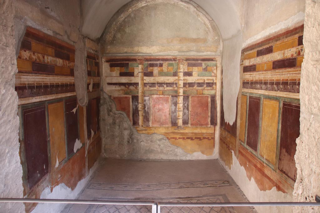 V.2.i Pompeii. October 2023. Room 20, looking south across bedroom or small dining room? Photo courtesy of Klaus Heese.